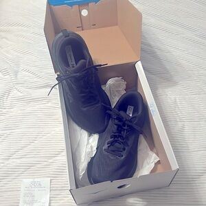 HOKA M BONDI 8 X-WIDE BLACK SIZE 10 Athletic/gym shoe. Appears new.